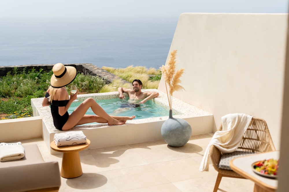 SANTO MINE OIA SUITES 18/45