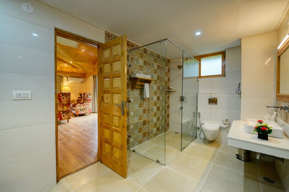 Clarks Inn Suites Manali 36/36