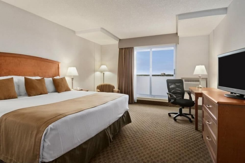 Ramada By Wyndham Edmonton South 8/33