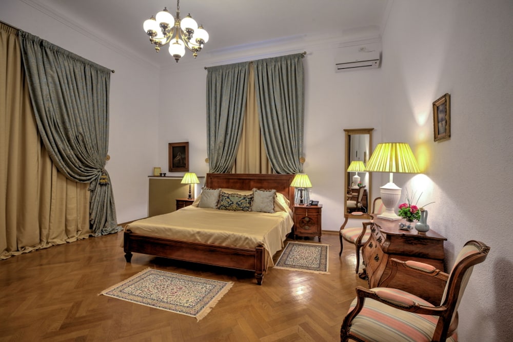 Grand Boutique Hotel 20/77