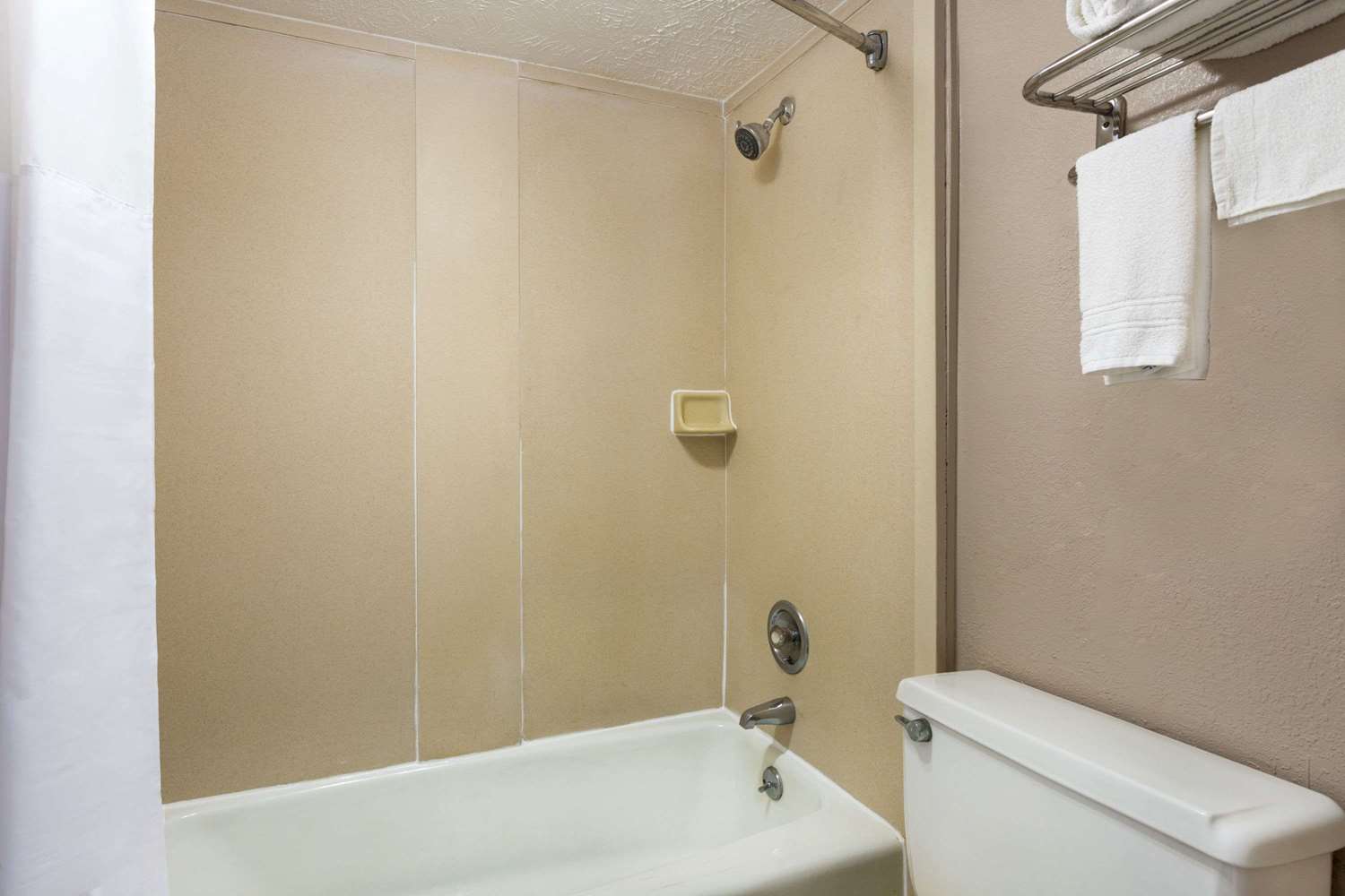 Super 8 By Wyndham Locust Grove 29/30