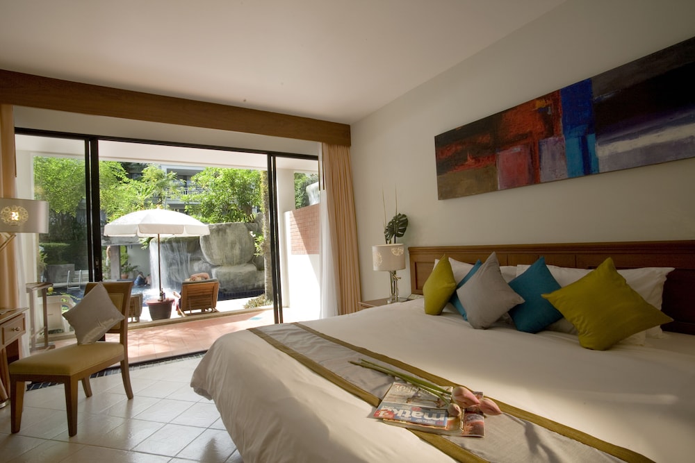 Deluxe, King Bed, Pool Side