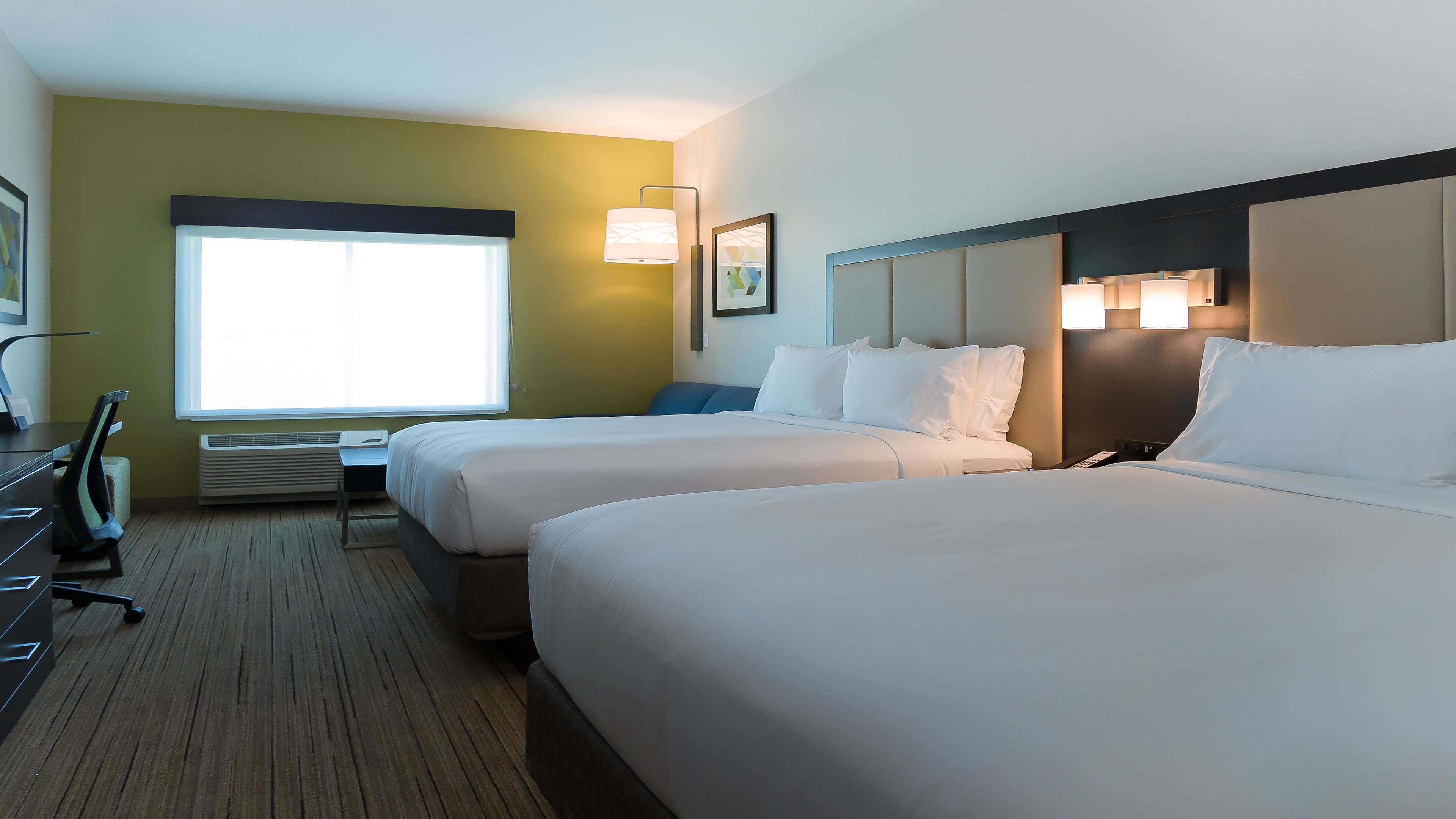 Holiday Inn Express Suites Tampa East Ybor City 18/56