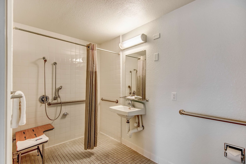 Motel6 Stockton, CA - North 46/46
