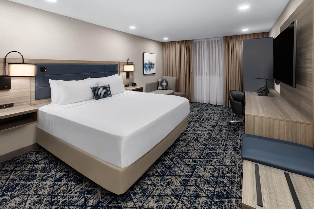 ROOM, KING BED