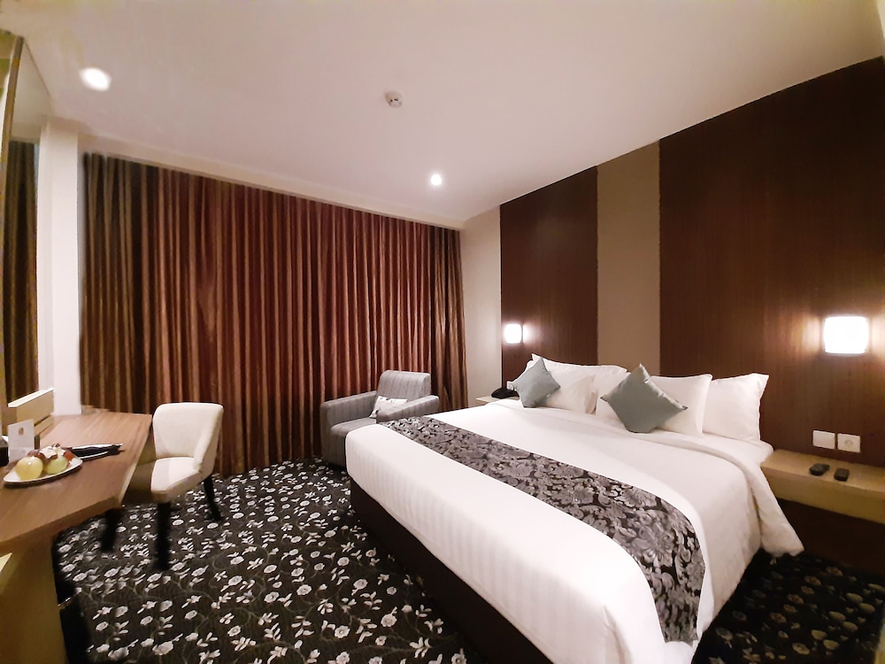 غرفة بريميير بسرير كوين، Aston Gorontalo Hotel & Convention Center 6/8