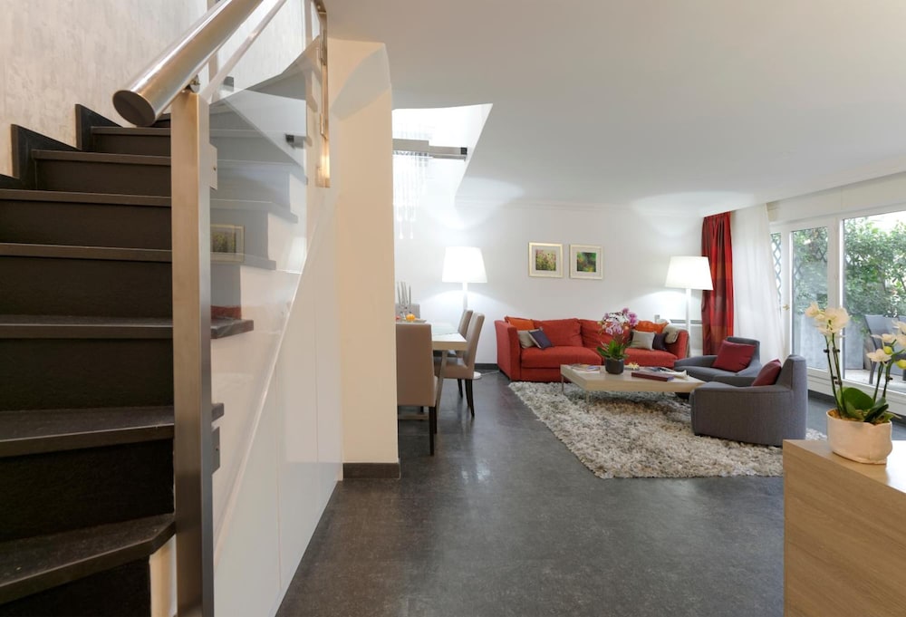 Residence Alma Marceau 42/56