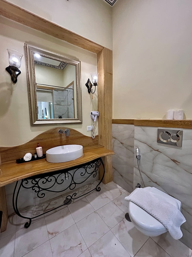 Umaid Lake Palace 50/50
