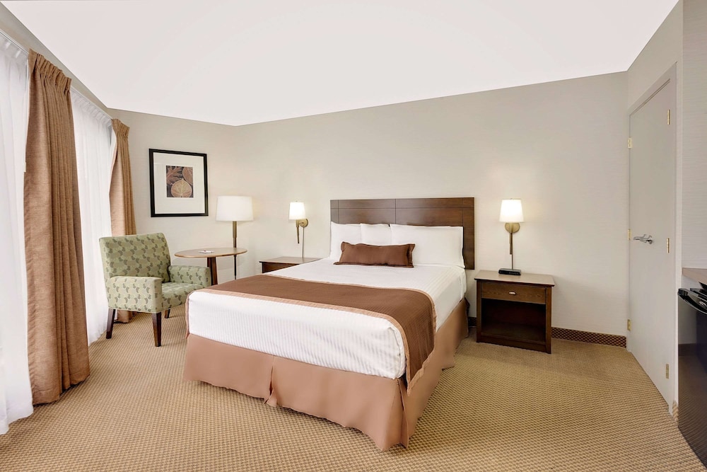 Ramada By Wyndham Kamloops 15/47
