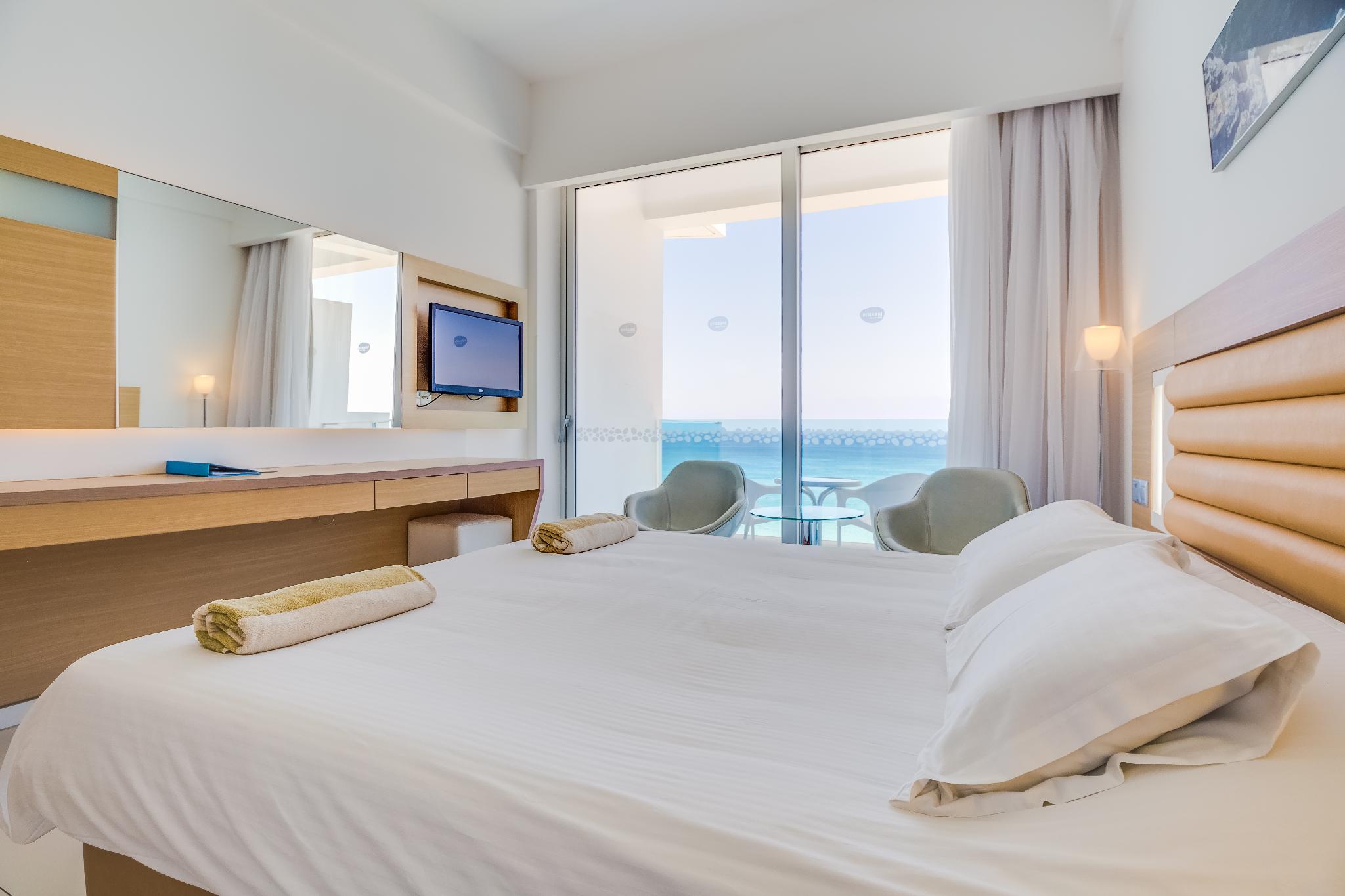 Room, Double or Twin Bed, Sea View