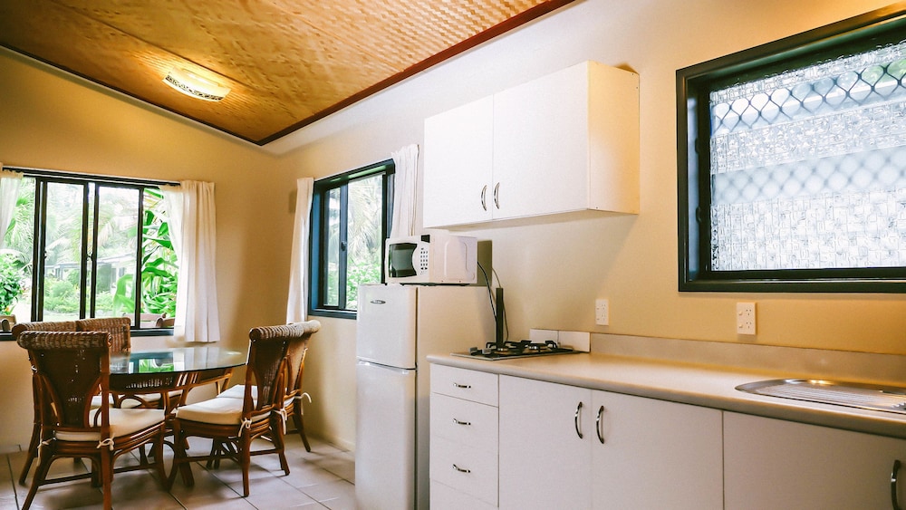 Muri Beach Resort 47/75
