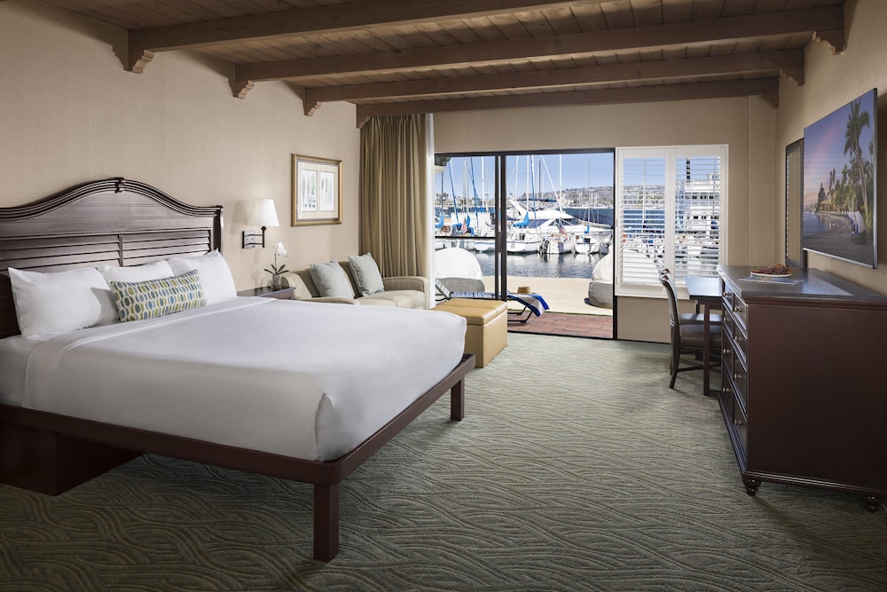 Bay Suite, Suite, King Bed, Bay View, Sofa