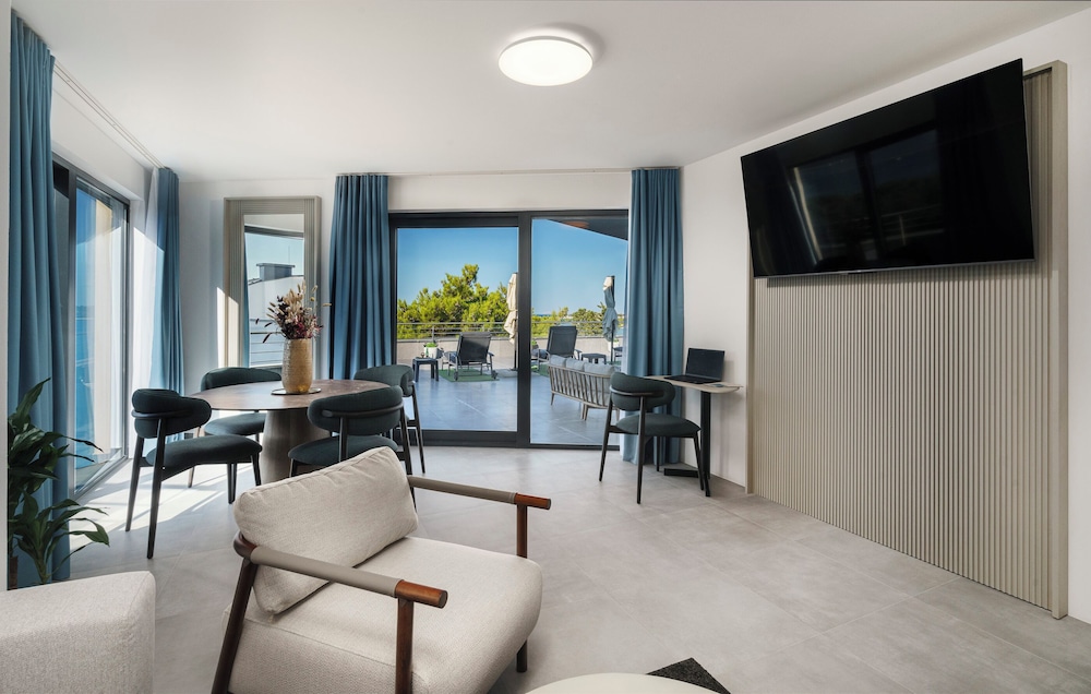 SeeSea Hotel 45/65