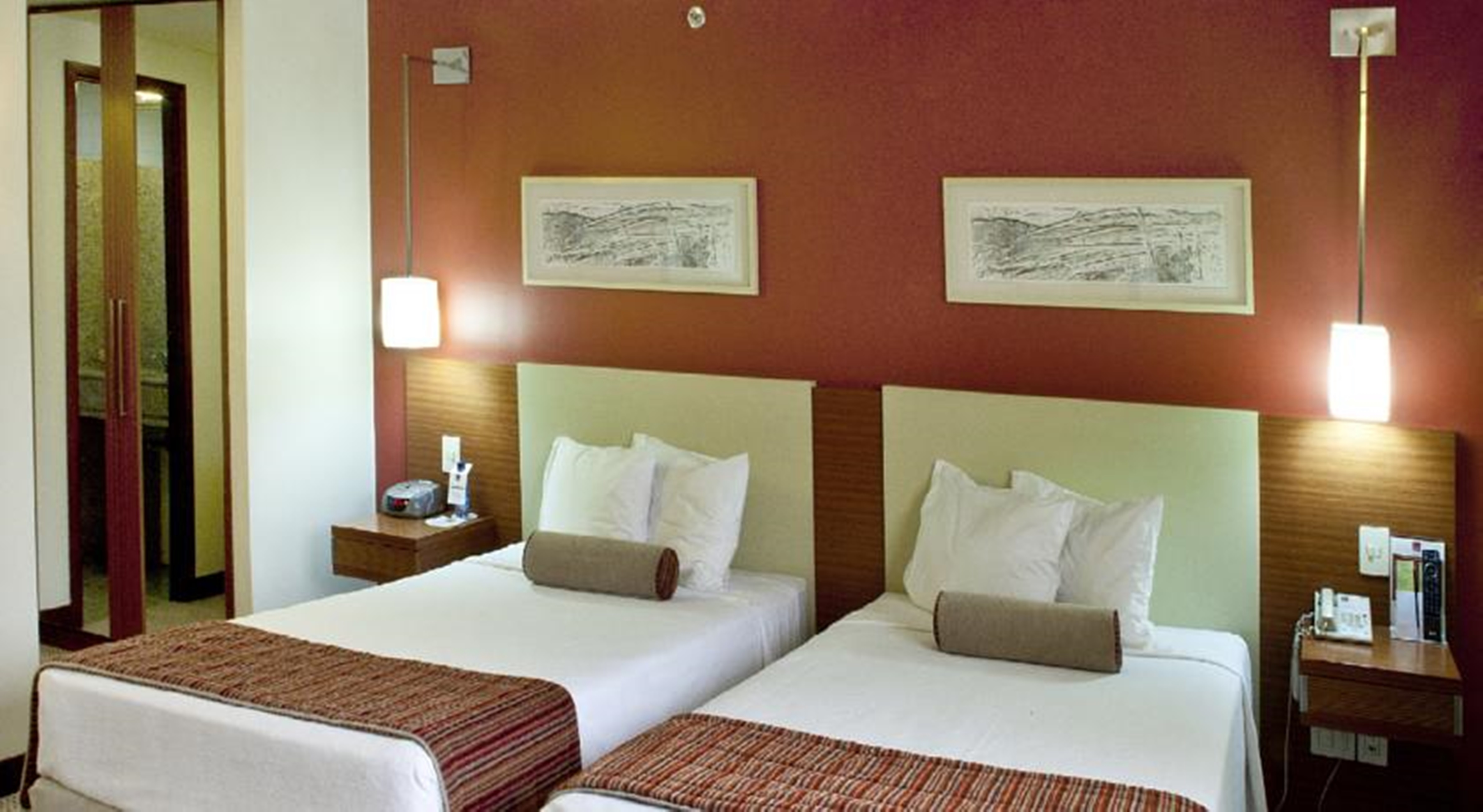SUITE, TWIN BEDS