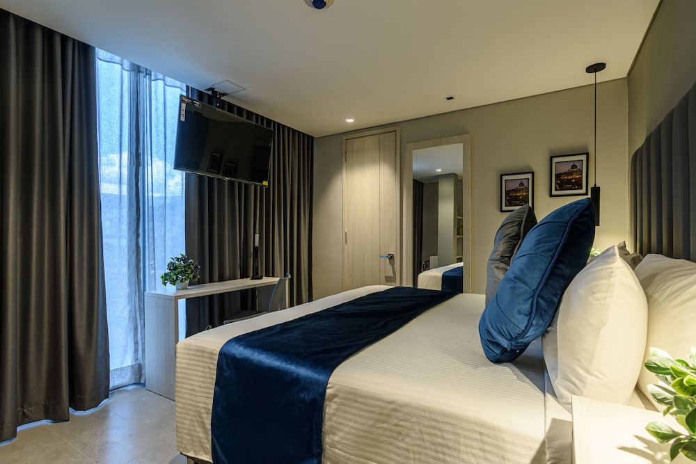 SUPERIOR, DOUBLE BED, CITY VIEW