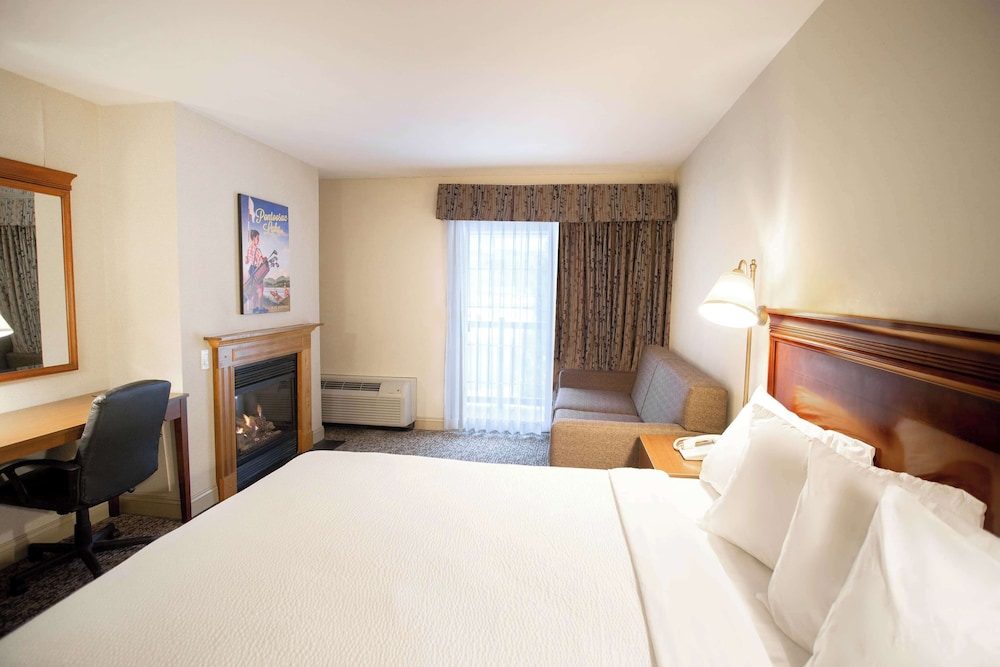 Deluxe, King Bed, Mountain View