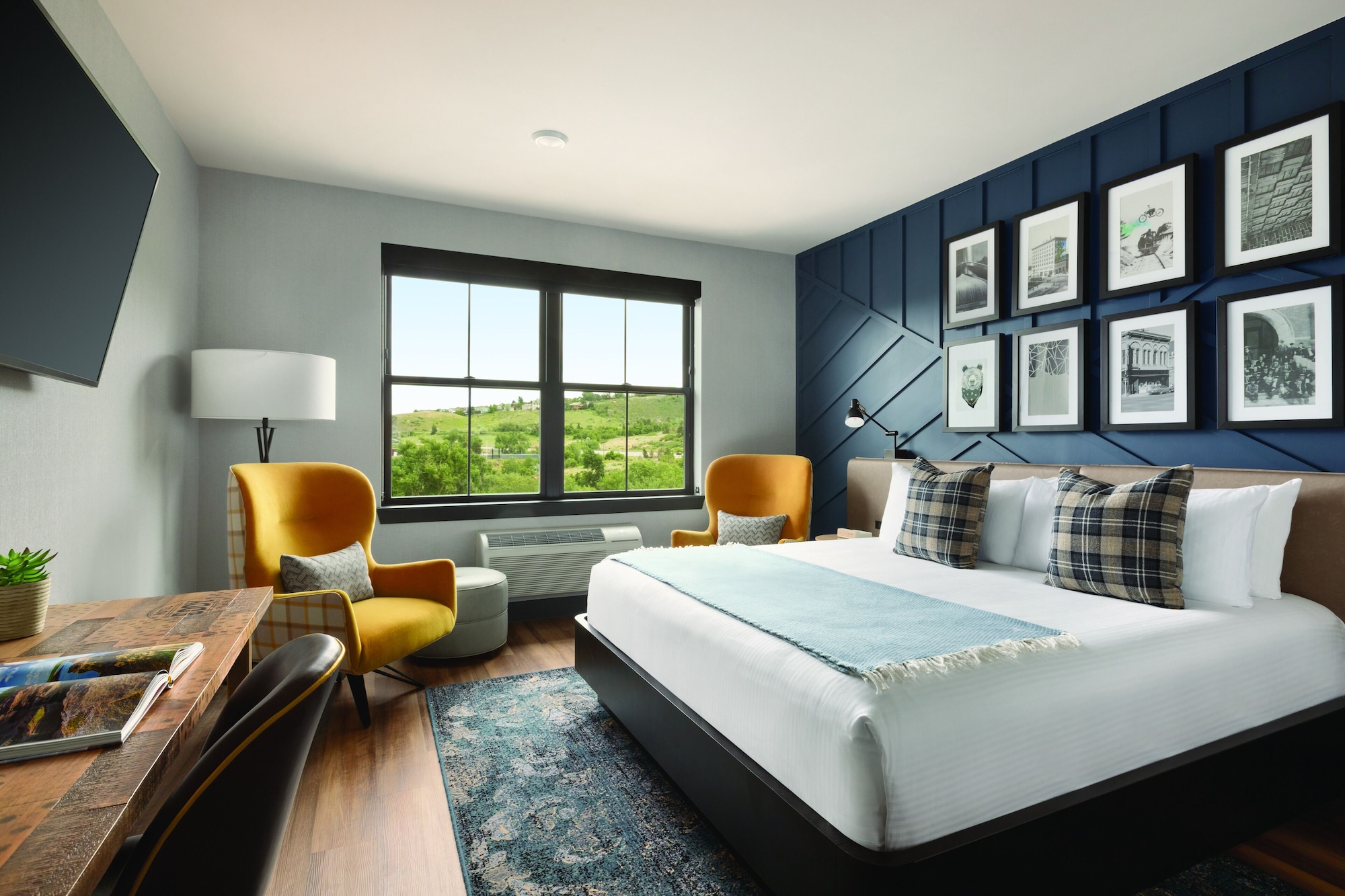 Bank, King Bed, Accessible