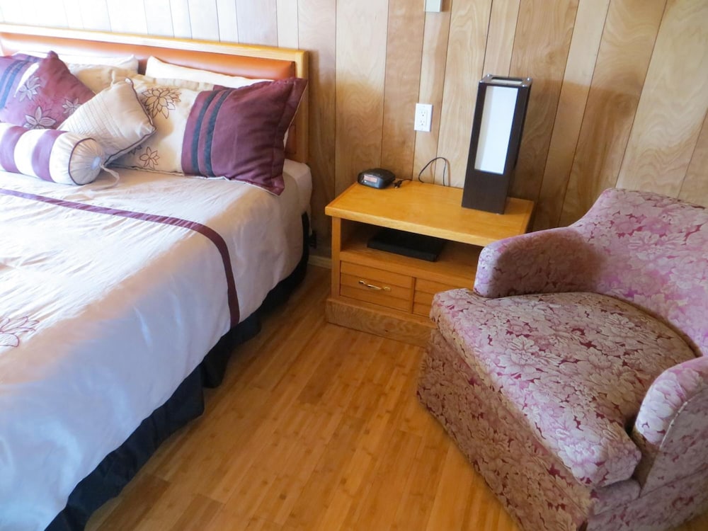 Coast Inn and Spa Fort Bragg 25/65
