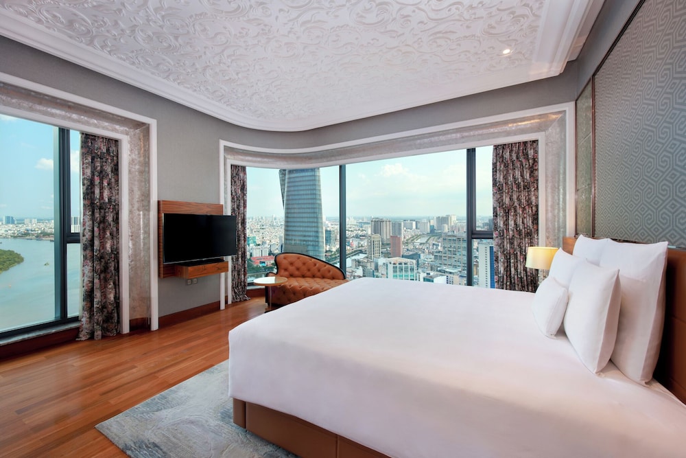 The Reverie Saigon Residential Suites 22/76