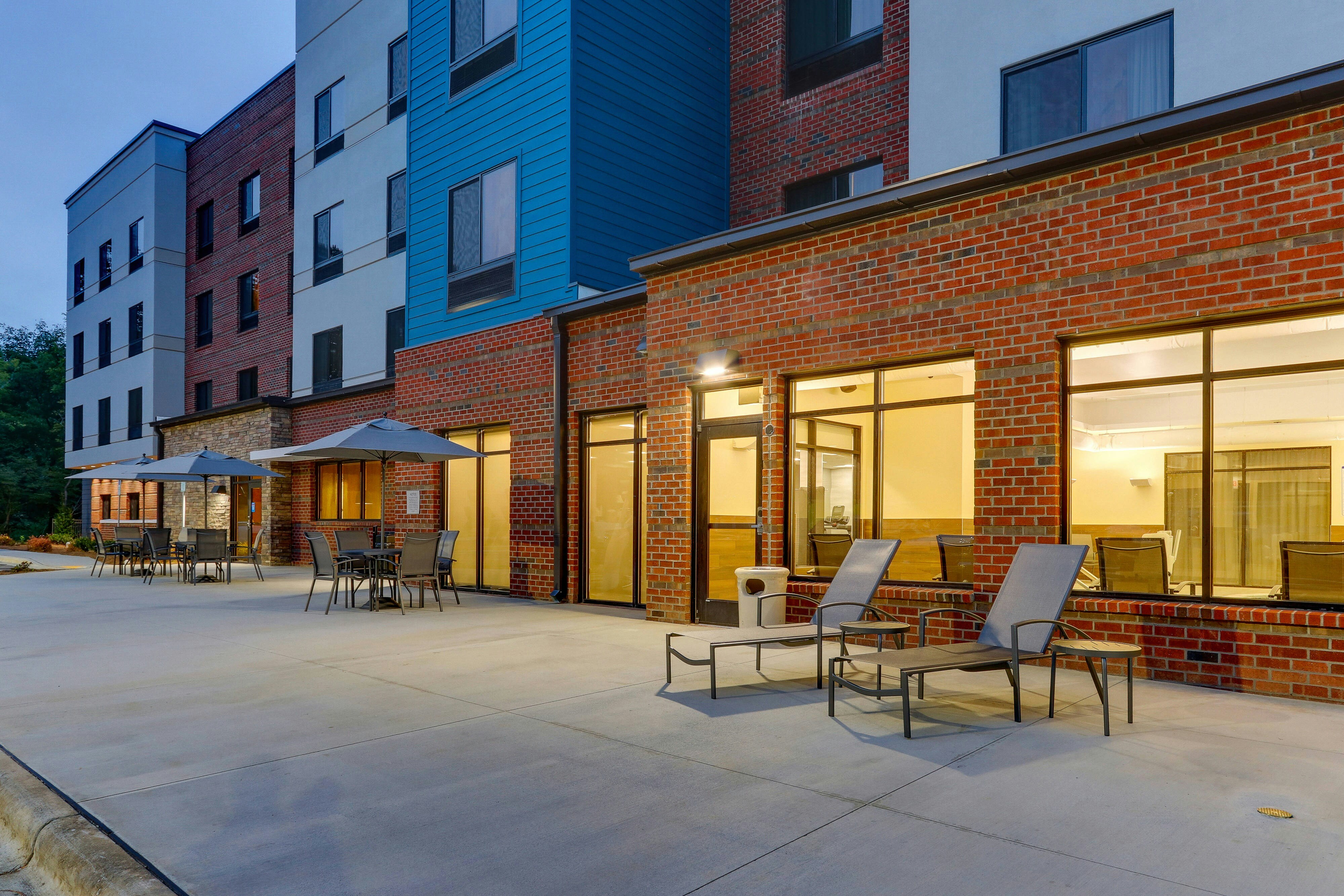 Fairfield Inn & Suites by Marriott Asheville Weaverville 42/44