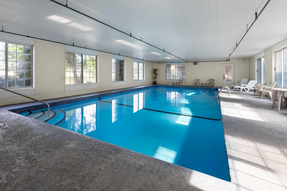 Days Inn by Wyndham Mackinaw City/Bridgeview Area 41/61