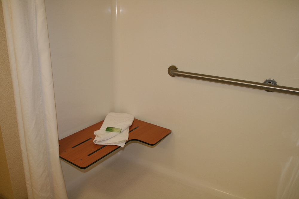 Holiday Inn Express Suites Greenwood 38/66