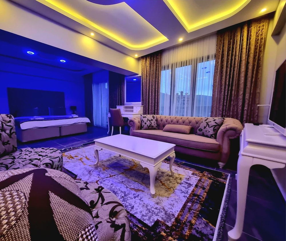 Marine View Hotel 15/25
