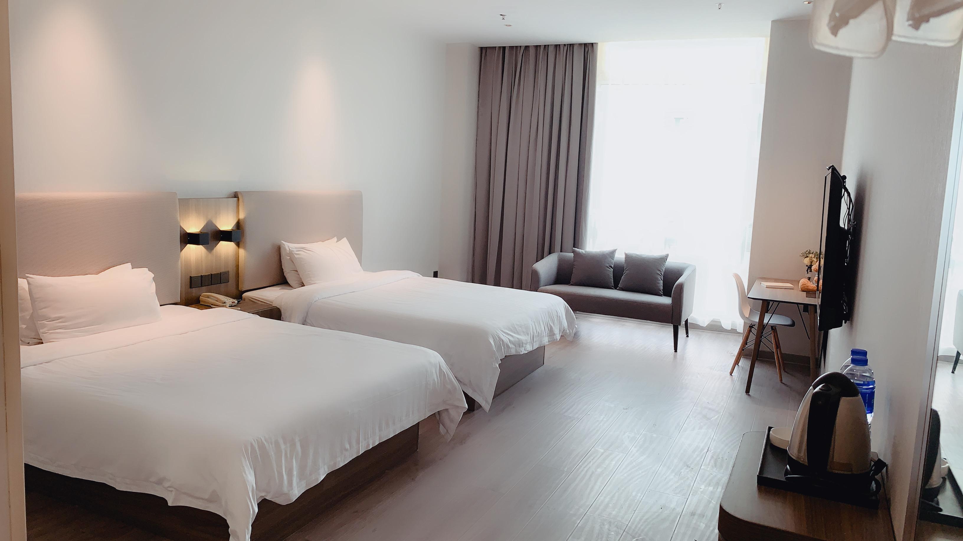 HanTing Hotel (Tongxiang Xiaochang East Road) 8/21