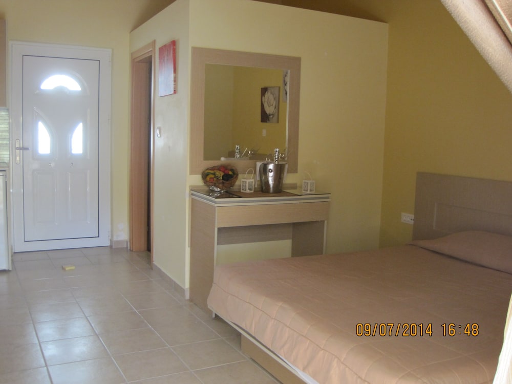 Sunshine Hotel Lardos 36/86