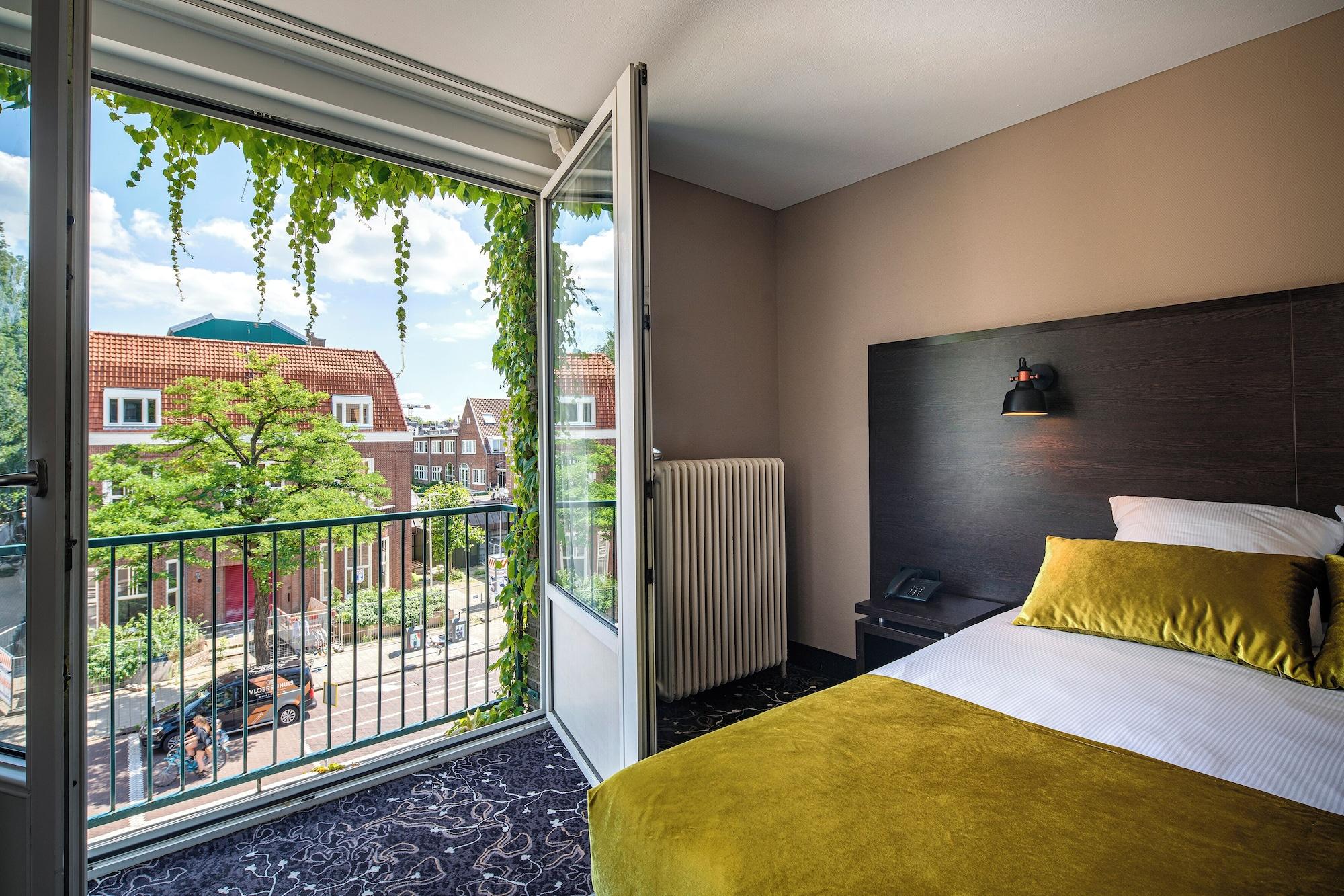 Standard, Triple, French Balcony