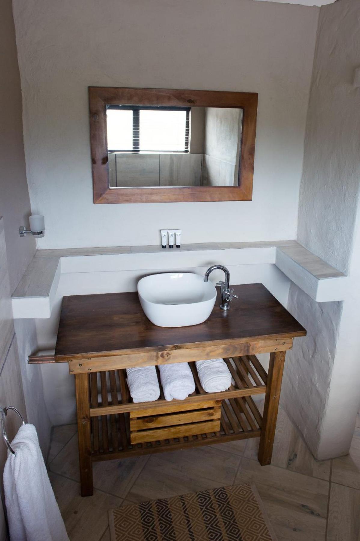 African Game Lodge 48/50