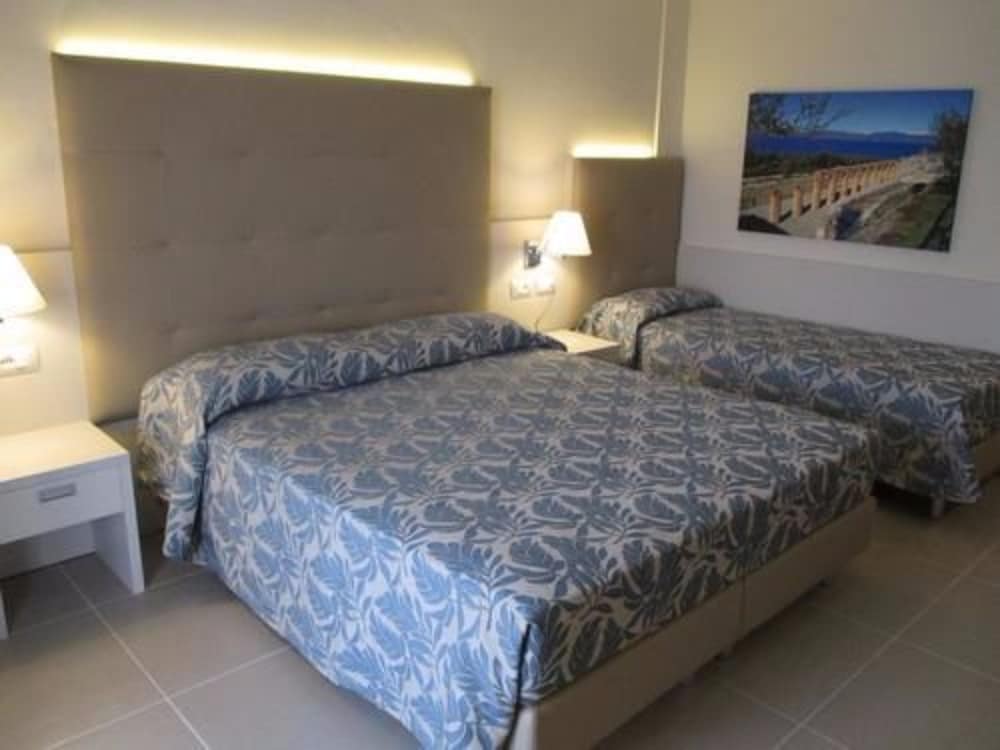 Design, Triple, 1 Double and 1 Single Bed