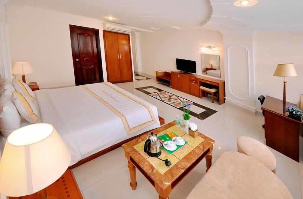 Tan Hoang Long Hotel District 5 16/30