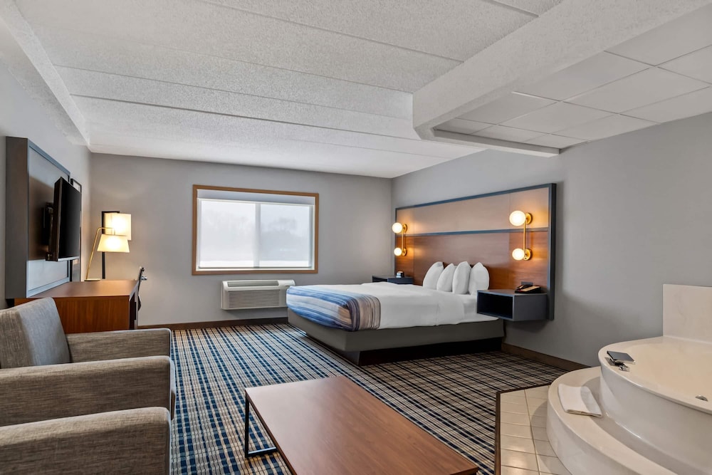 Deluxe, Studio, Suite, King Bed, AmericInn by Wyndham Crookston U of M Crookston 3/7