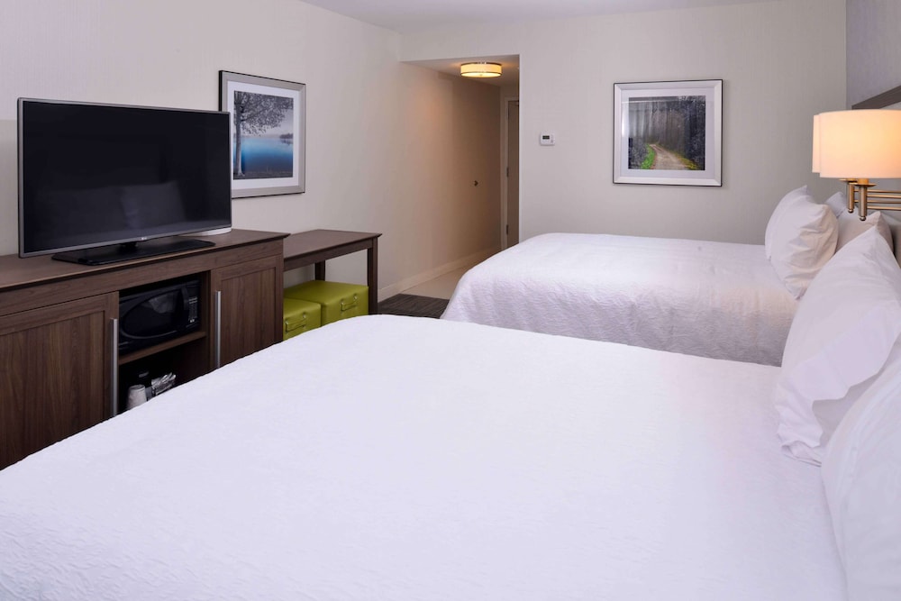 Hampton Inn & Suites Albany/East Greenbush 15/46