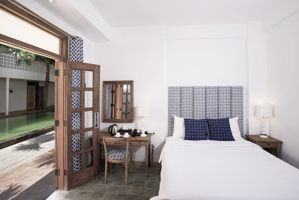 Adhisthana Hotel 27/69