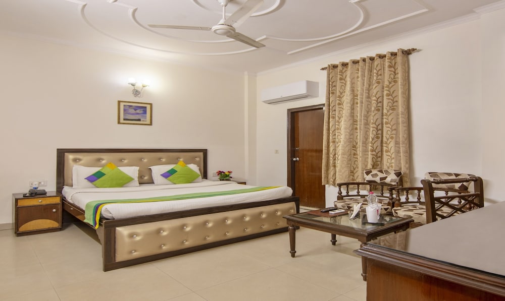 Hotel Paras International 18/49