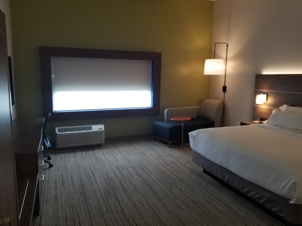 Holiday Inn Express Suites Fort Mill 24/62