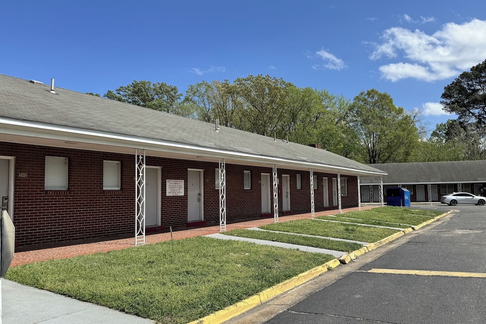 Economy 7 Inn Hampton W Pembroke 59/64