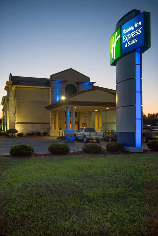 Holiday Inn Express Hotel Suites Wauseon 3/43