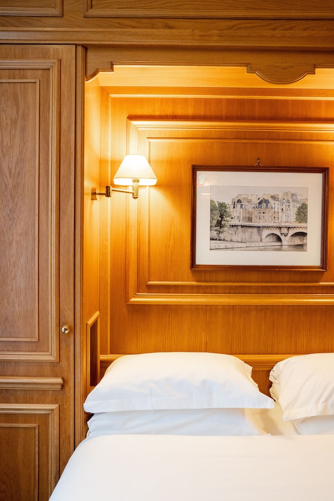 Hotel De Fleurie 24/50