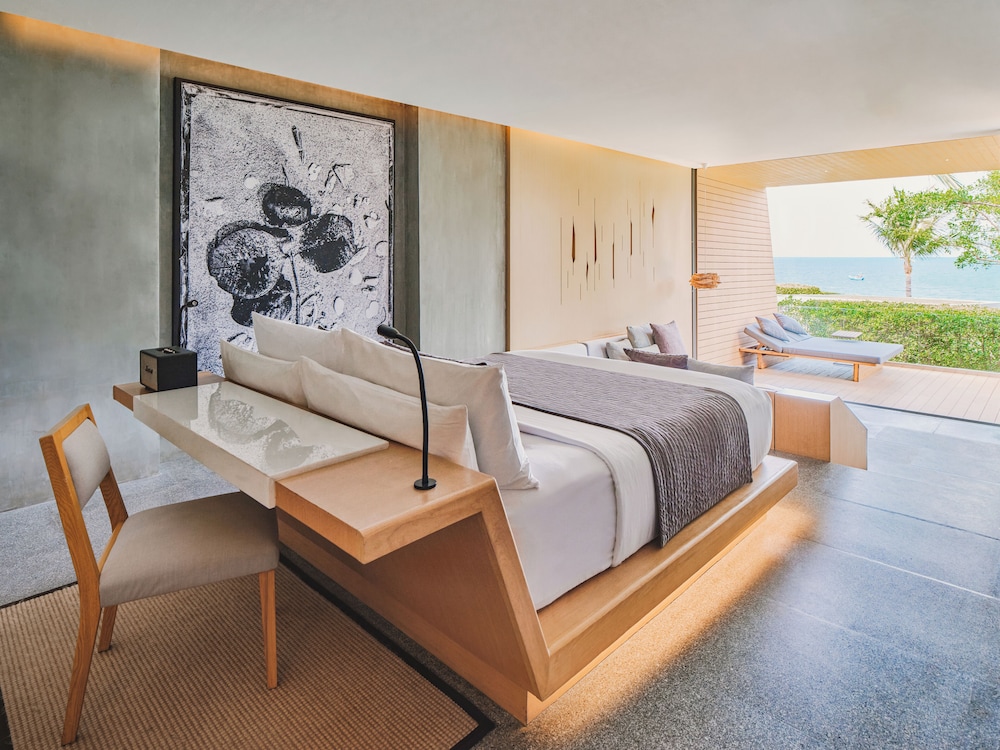 BEACHSIDE SEAVIEW POOL VILLA