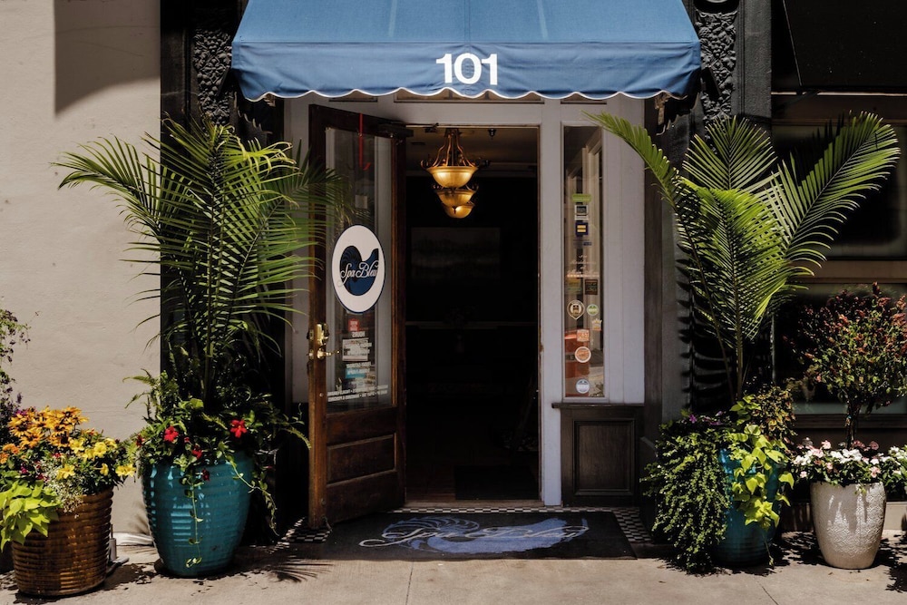 Planters Inn 8/29
