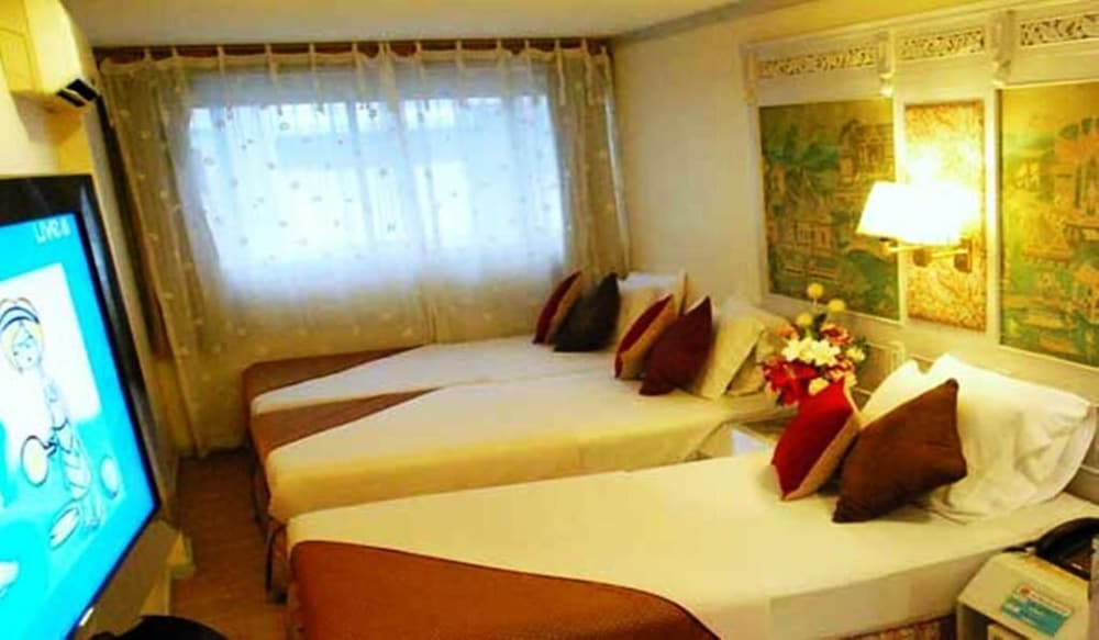 PRATUNAM CITY INN 41/54