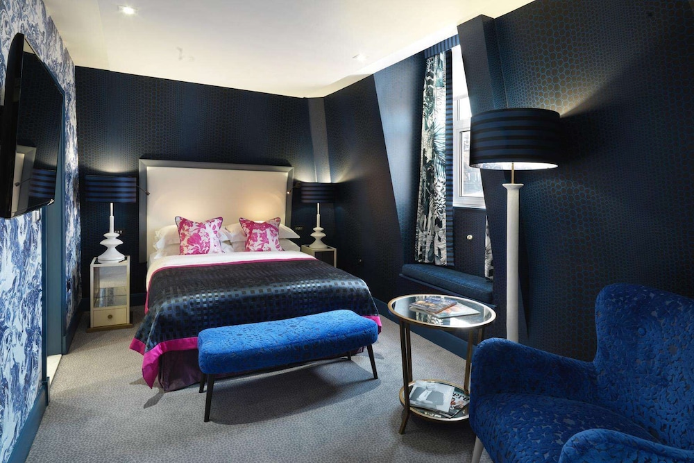 THE MANDEVILLE HOTEL 50/62