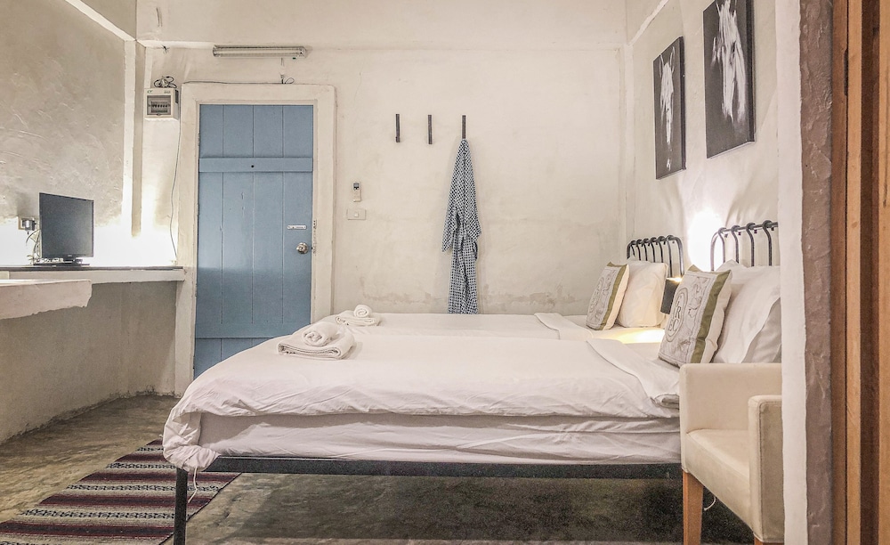 STANDARD, TWIN BEDS