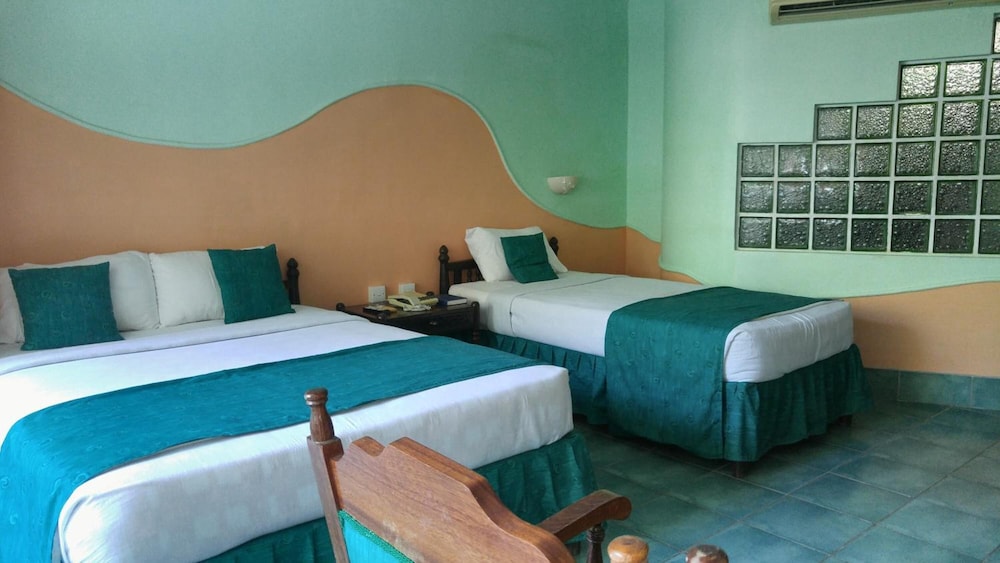 Sun N Sand Beach Resort 9/50