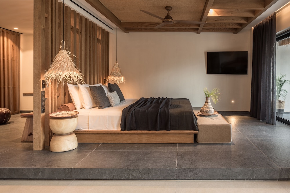 Jungle, Suite, King Bed, Sofa, Hot Tub