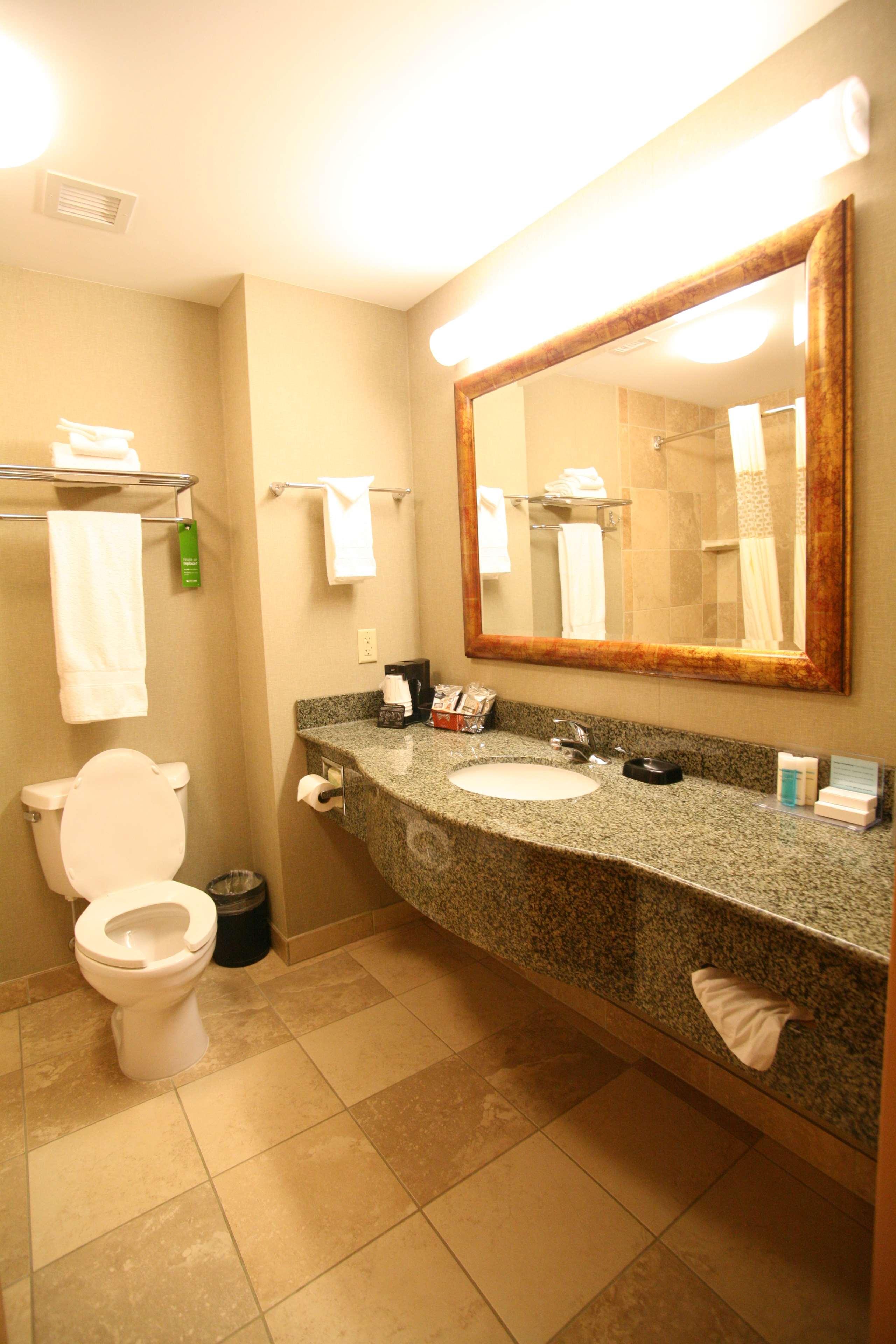 استوديو بسرير كينج، SouthShore Hotel on Lake Bemidji, Trademark Coll by Wyndham 2/3