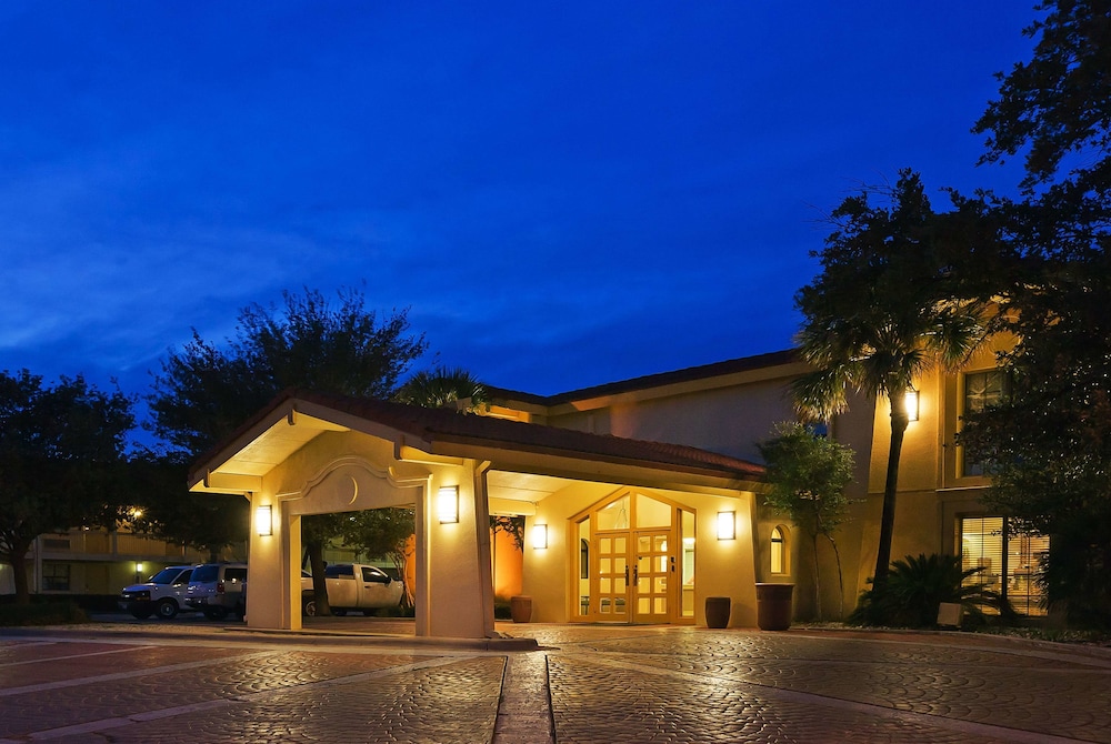 Super 8 by Wyndham Eagle Pass 5/41